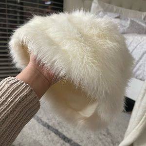 White fur beanie/hat